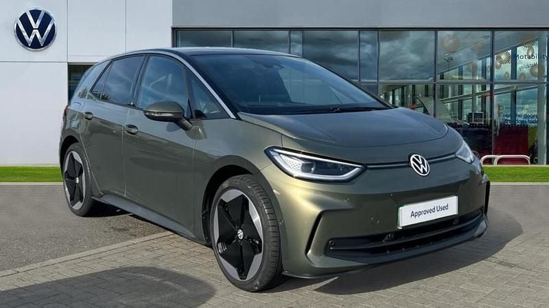 Dark olivine green metallic black New 2025 VW ID.3 Pro Hatchback | £32,698 - Image 1/4