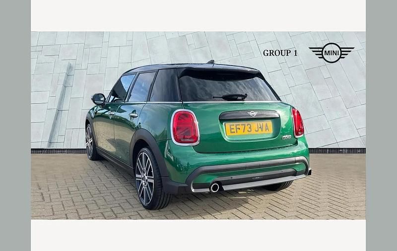 Begagnad Mini Cooper Exclusive 136 HK (100 kW) 2024 Grön Halvkombi