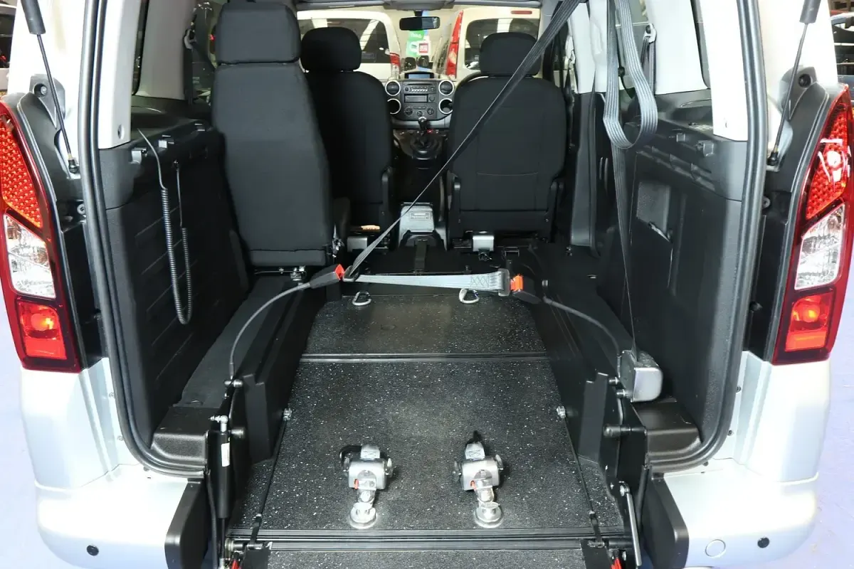 Used Peugeot Partner 2018 Silver MPV