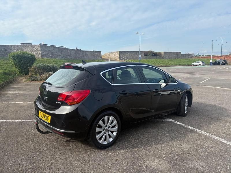 Used Vauxhall Astra S 110 HP (80 kW) 2013 Black Hatchback