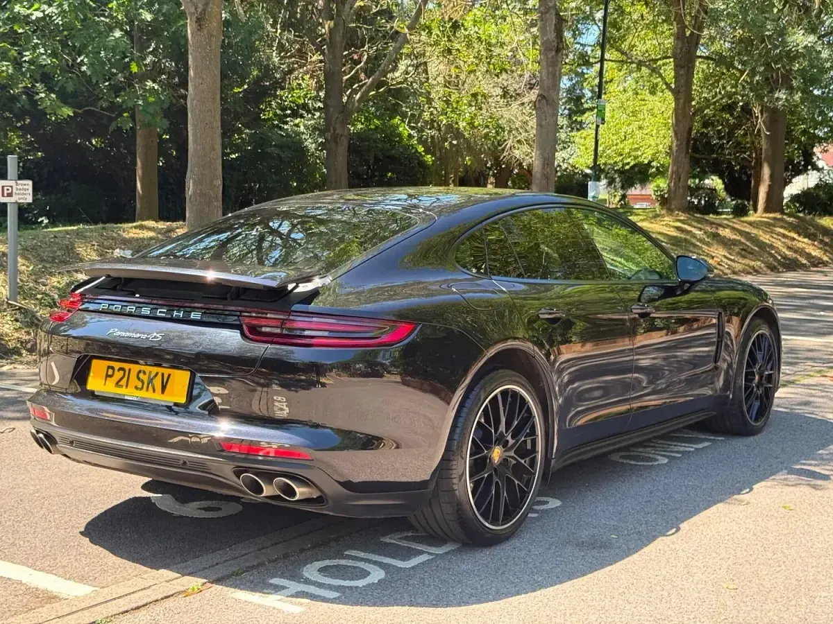 Used Porsche Panamera 422 HP (310 kW) 2017 Black Hatchback