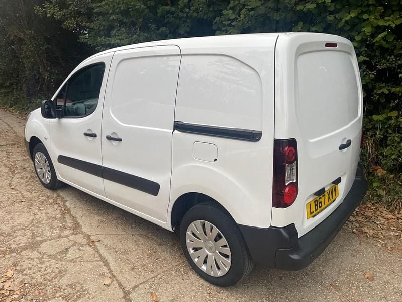 Used Citroën Berlingo 100 HP (73 kW) 2018 White MPV