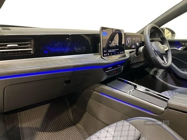 New VW Passat R-line 150 HP (110 kW) 2025 Silver Estate