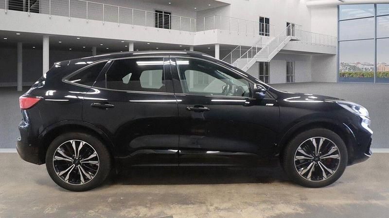 Używany Ford Kuga ST-Line X 225 KM (165 kW) 2021 Czarny SUV