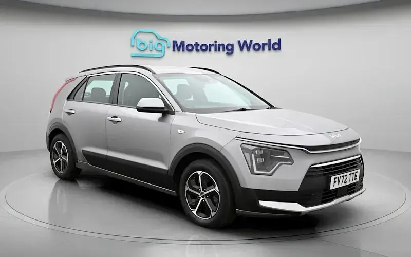 Begagnad Kia Niro 141 HK (103 kW) 2023 Grå SUV