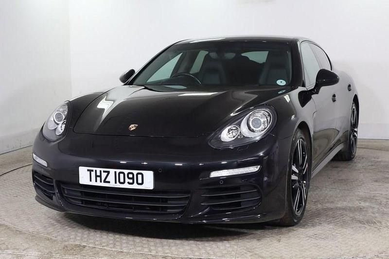 Used Porsche Panamera 300 HP (220 kW) 2015 Black Hatchback