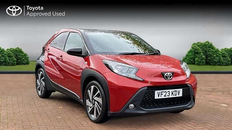 Chili red bitone Used 2023 Toyota Aygo X SUV | £13,790 - Image 1/2