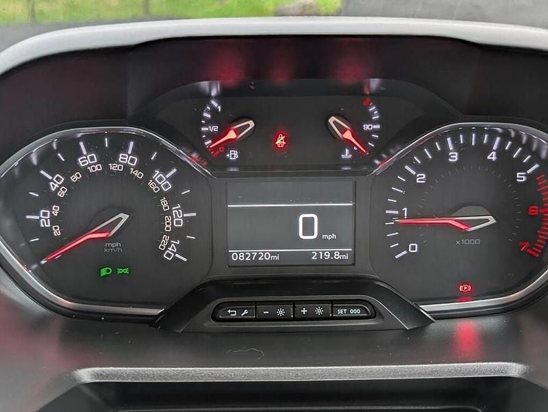 Used Peugeot Partner Premium 100 HP (73 kW) 2021 White MPV