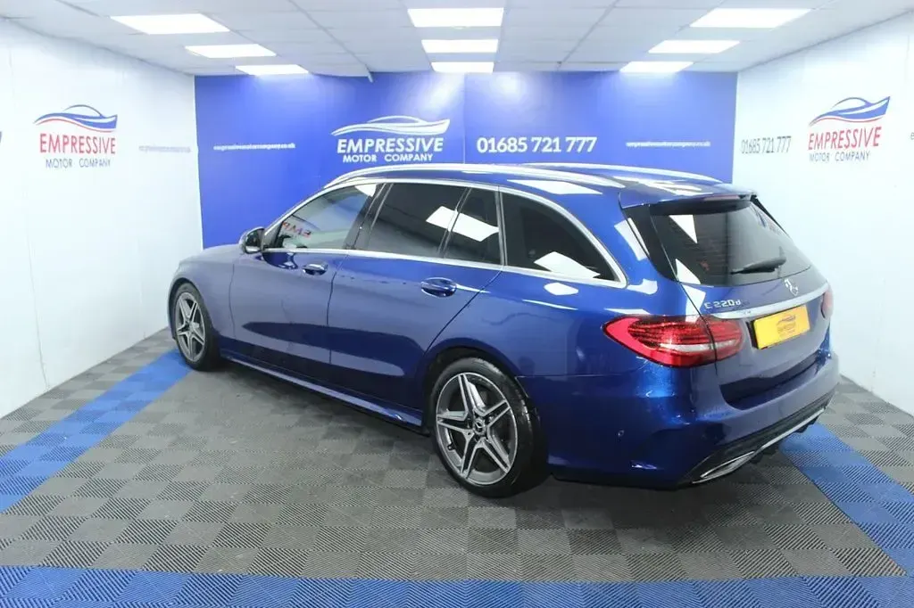 Usado Mercedes C220 AMG Line Premium 194 HP (142 kW) 2019 Azul Carrinha