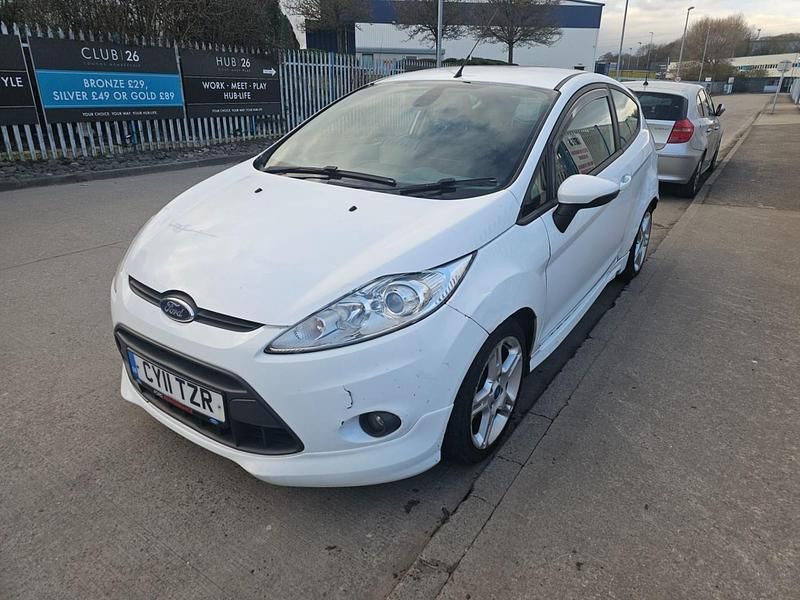 Used Ford Fiesta Zetec 2011 White Hatchback