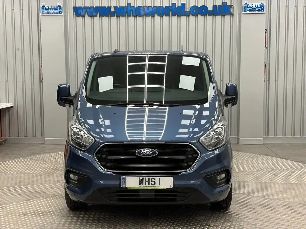 Begagnad Ford Transit Custom Limited 130 HK (95 kW) 2023 Blå Van