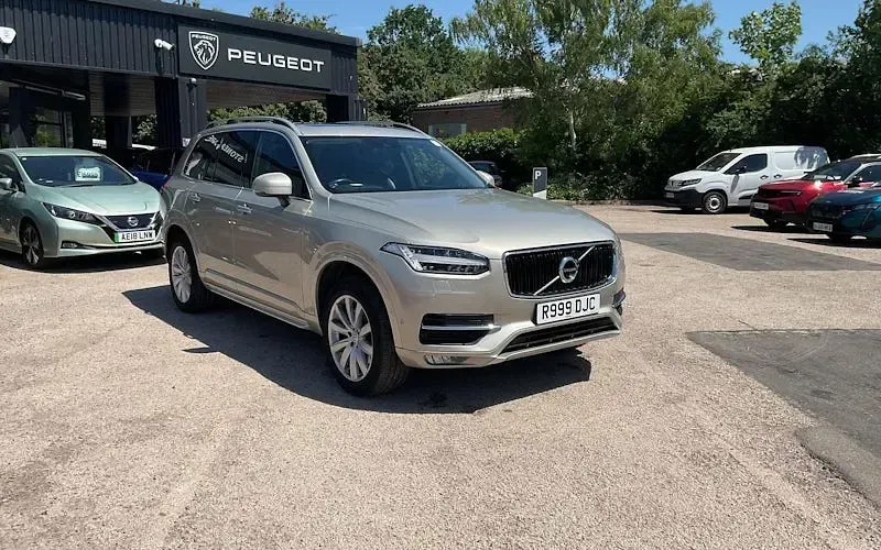 Used Volvo XC90 Momentum 235 HP (172 kW) 2019 SUV