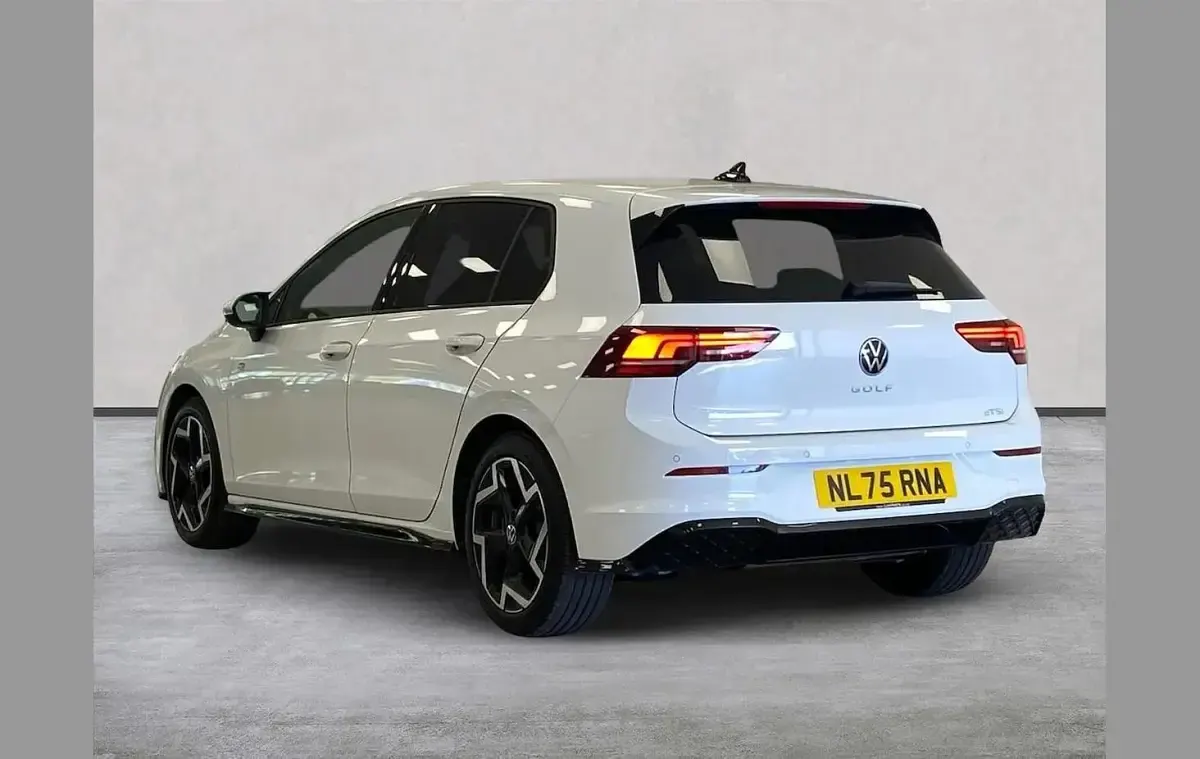 Used VW Golf VIII R-line 147 HP (108 kW) 2025 White Hatchback