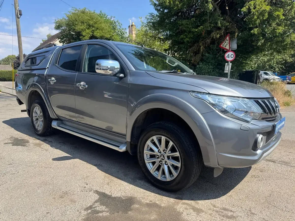 Used Mitsubishi L200 2017 Grey Pickup