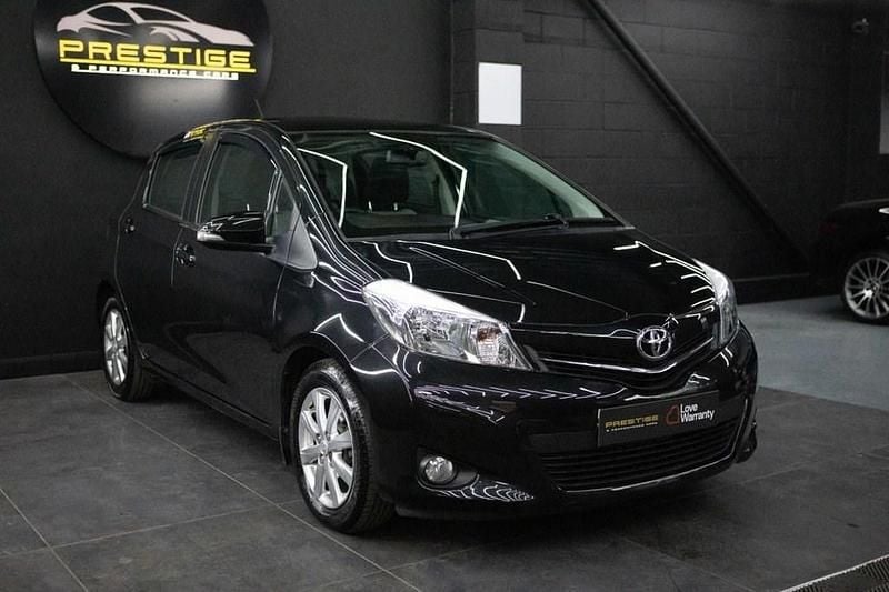 Used Toyota Yaris Multidrive S 101 HP (74 kW) 2013 Black Hatchback