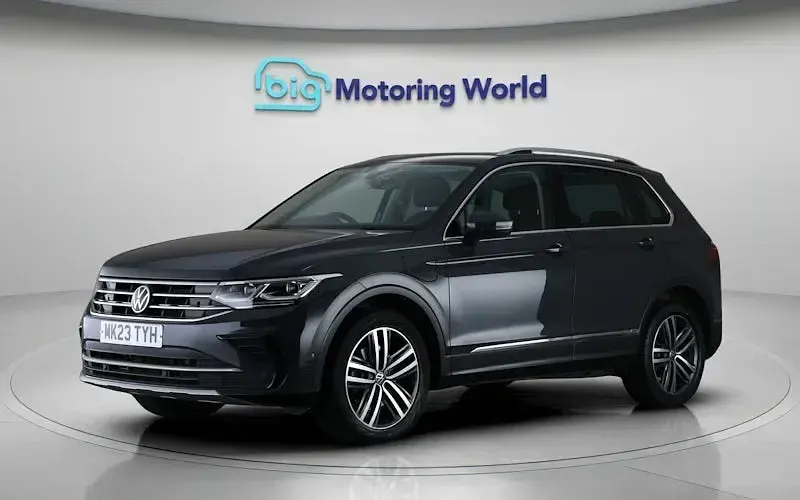 Usado VW Tiguan Elegance 245 HP (180 kW) 2023 Cinzento SUV