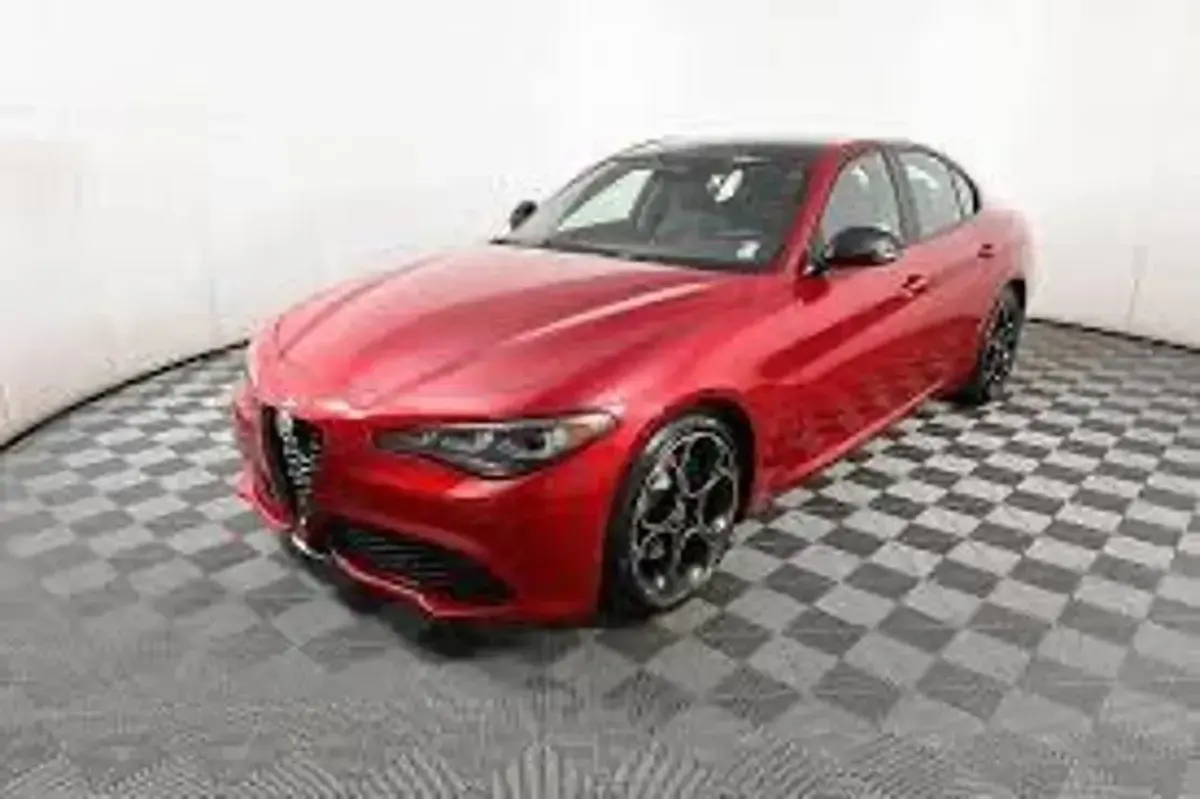 New Alfa Romeo Giulia 276 HP (202 kW) 2026 Red Sedan