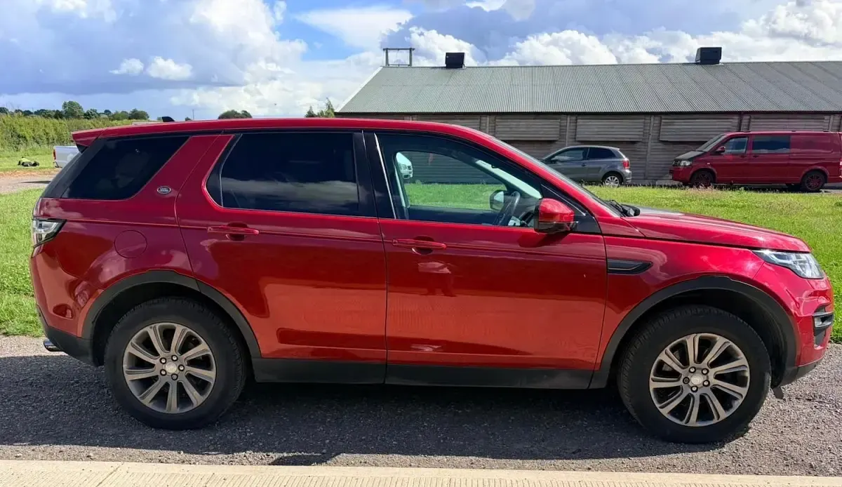 Used Land Rover Discovery 4 SE 2015 Red SUV