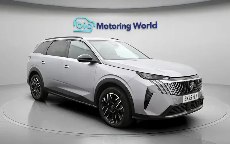 Gebraucht Peugeot 5008 Allure 136 PS (100 kW) 2025 Grau SUV