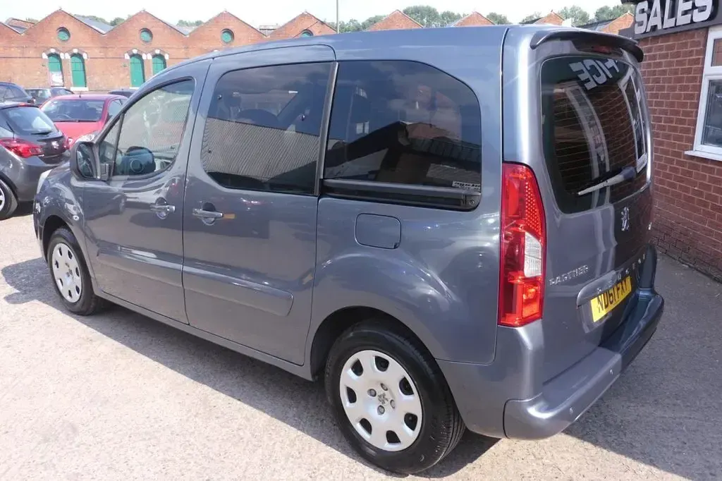 Used Peugeot TePee S 92 HP (67 kW) 2012 Grey MPV
