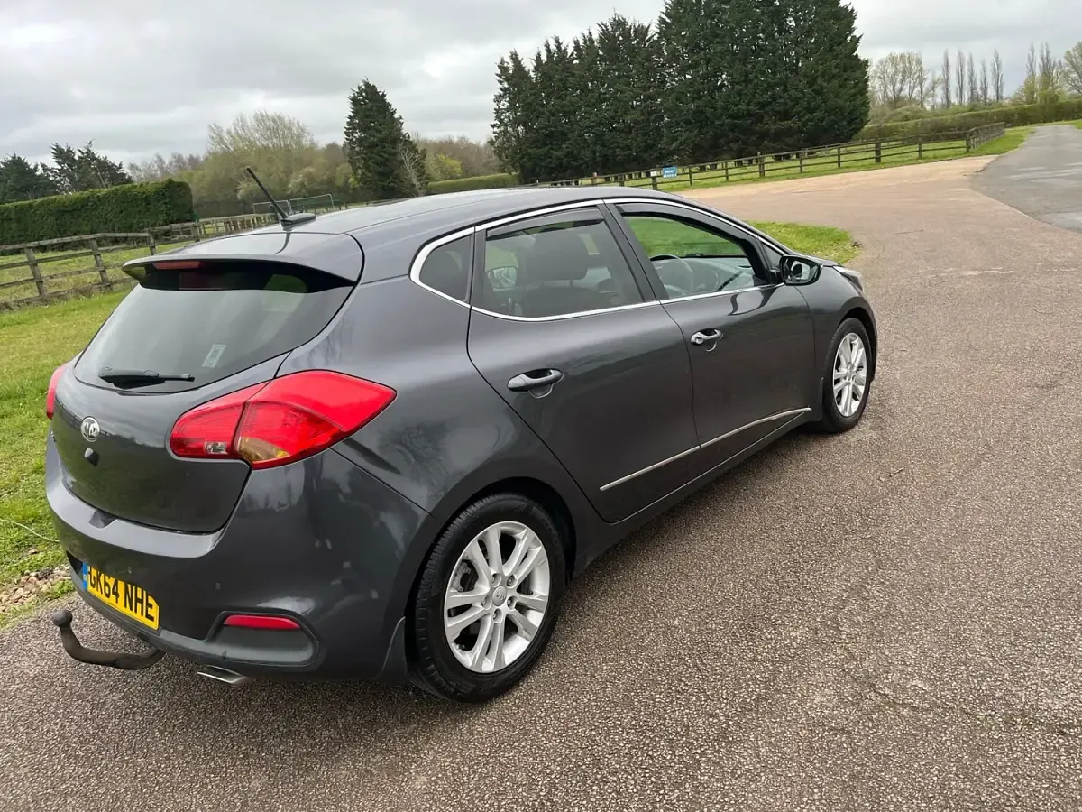 Used Kia Ceed 128 HP (94 kW) 2014 Silver Hatchback