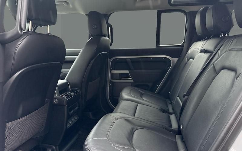 Used Land Rover Defender 249 HP (183 kW) 2023 SUV