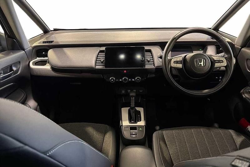 Used Honda Jazz Hybrid 109 HP (80 kW) 2021 White Hatchback