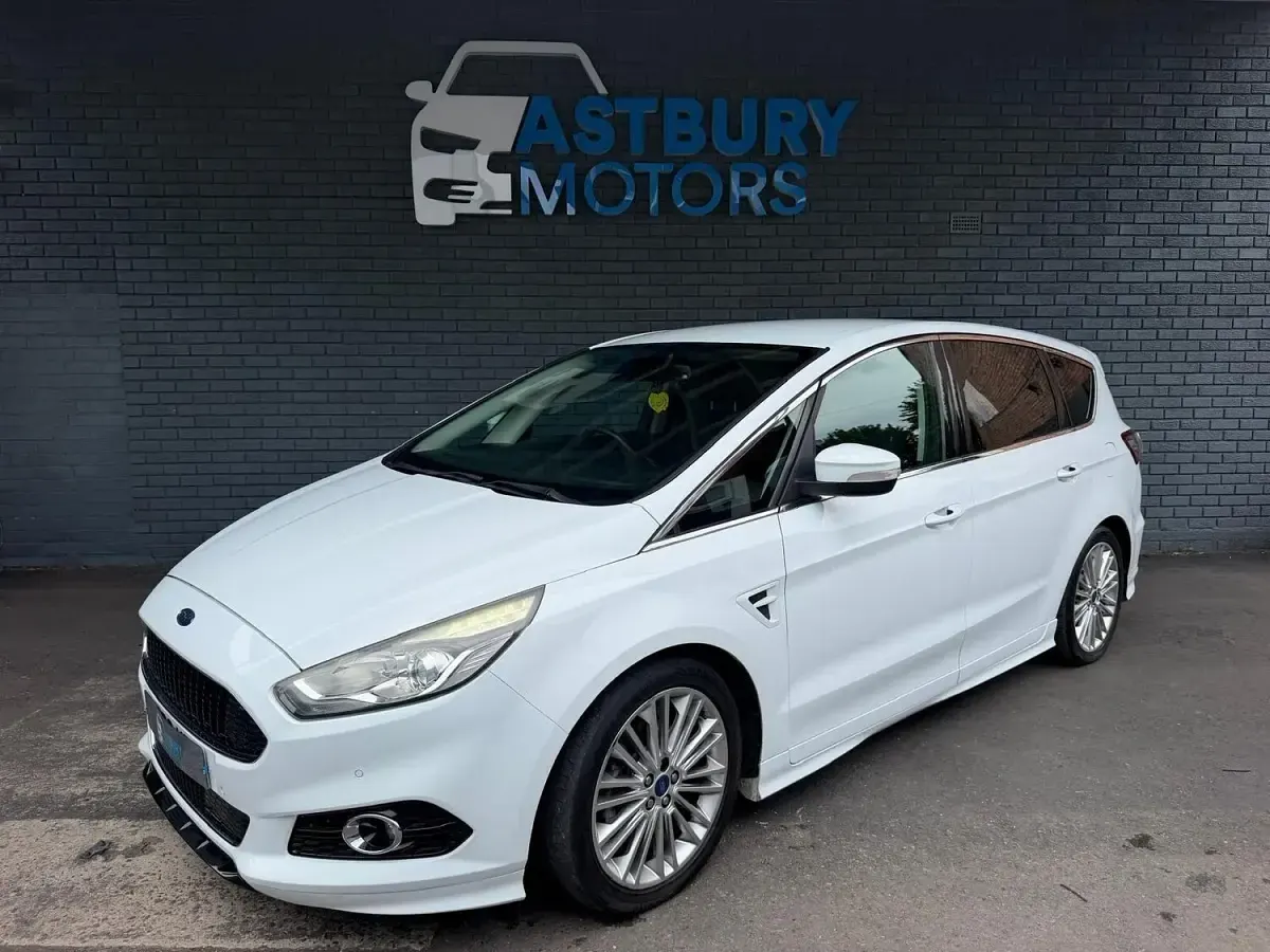 Used Ford S-MAX Sport 2017 White MPV