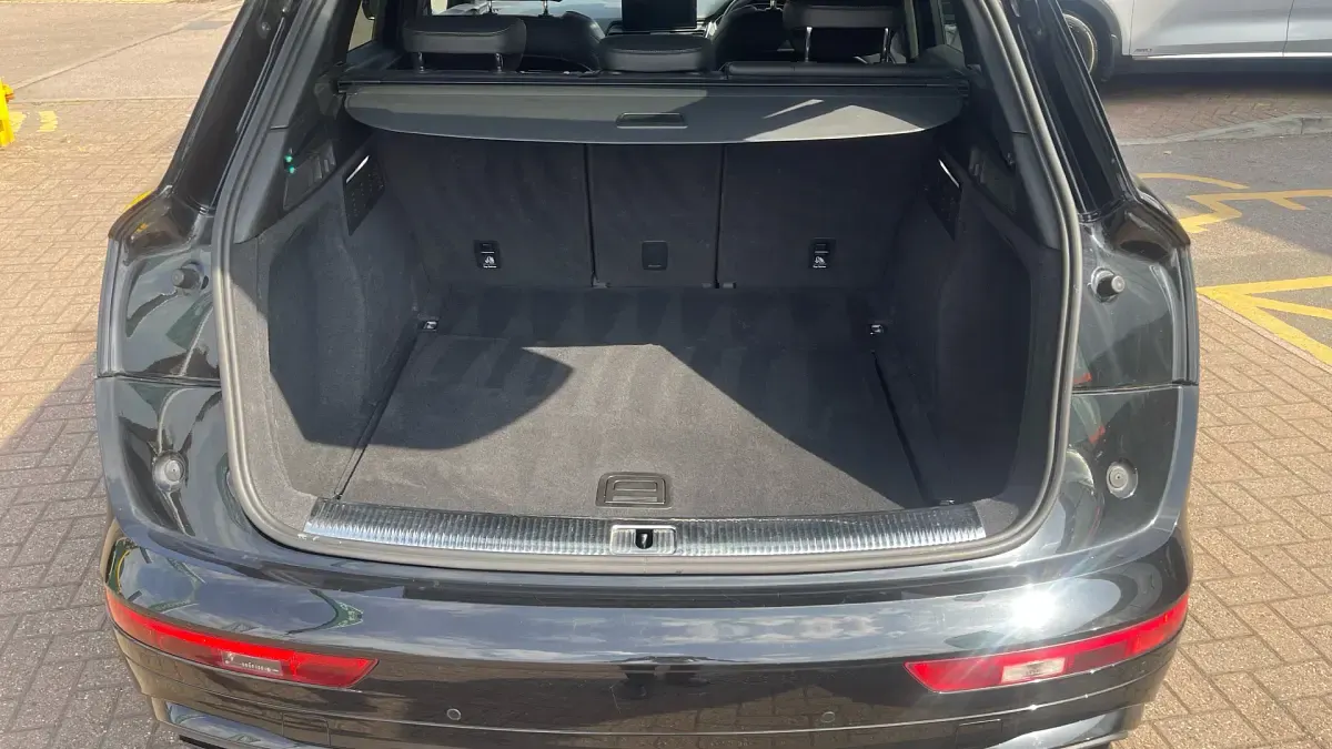 Used Audi Q5 Comfort 204 HP (150 kW) 2022 Black SUV