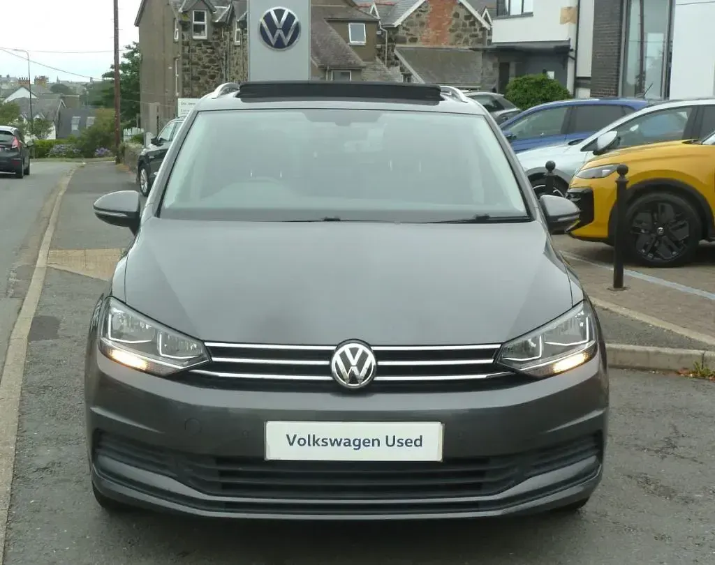 Used VW Touran Family 115 HP (84 kW) 2018 Grey MPV
