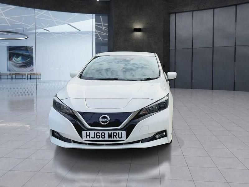 Begagnad Nissan Leaf Acenta 110 kW (150 HK) 2018 Vit Halvkombi