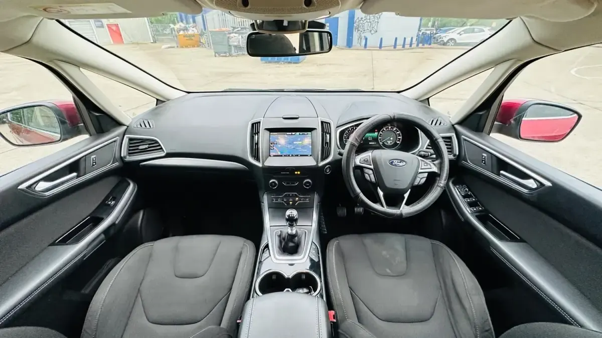 Begagnad Ford S-MAX Titanium 150 HK (110 kW) 2016 Röd Minibuss