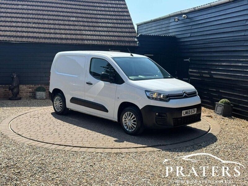 White Used 2020 Citroën Berlingo MPV | £9,000 (Good price) - Image 1/4