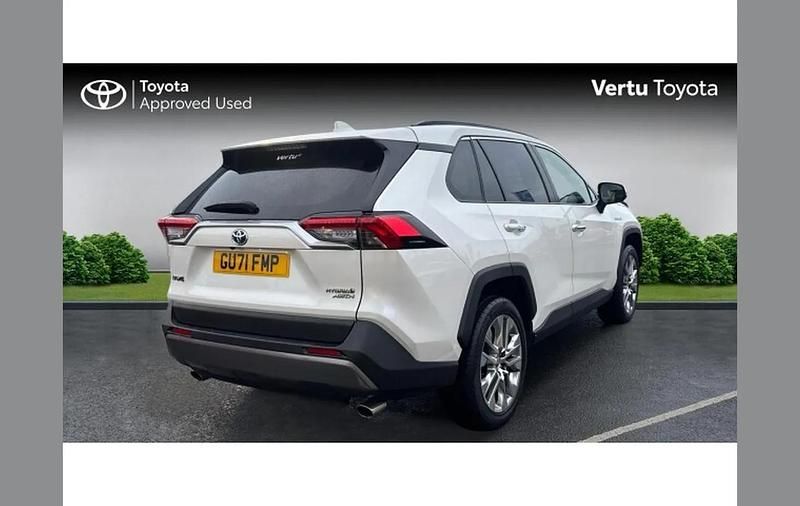 Used Toyota RAV4 Hybrid 218 HP (160 kW) 2021 White SUV