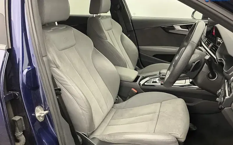 Used Audi A4 Black Edition 150 HP (110 kW) 2023 Blue Sedan