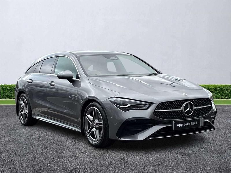 Begagnad Mercedes CLA200 Executive 2024 Grå Kombi