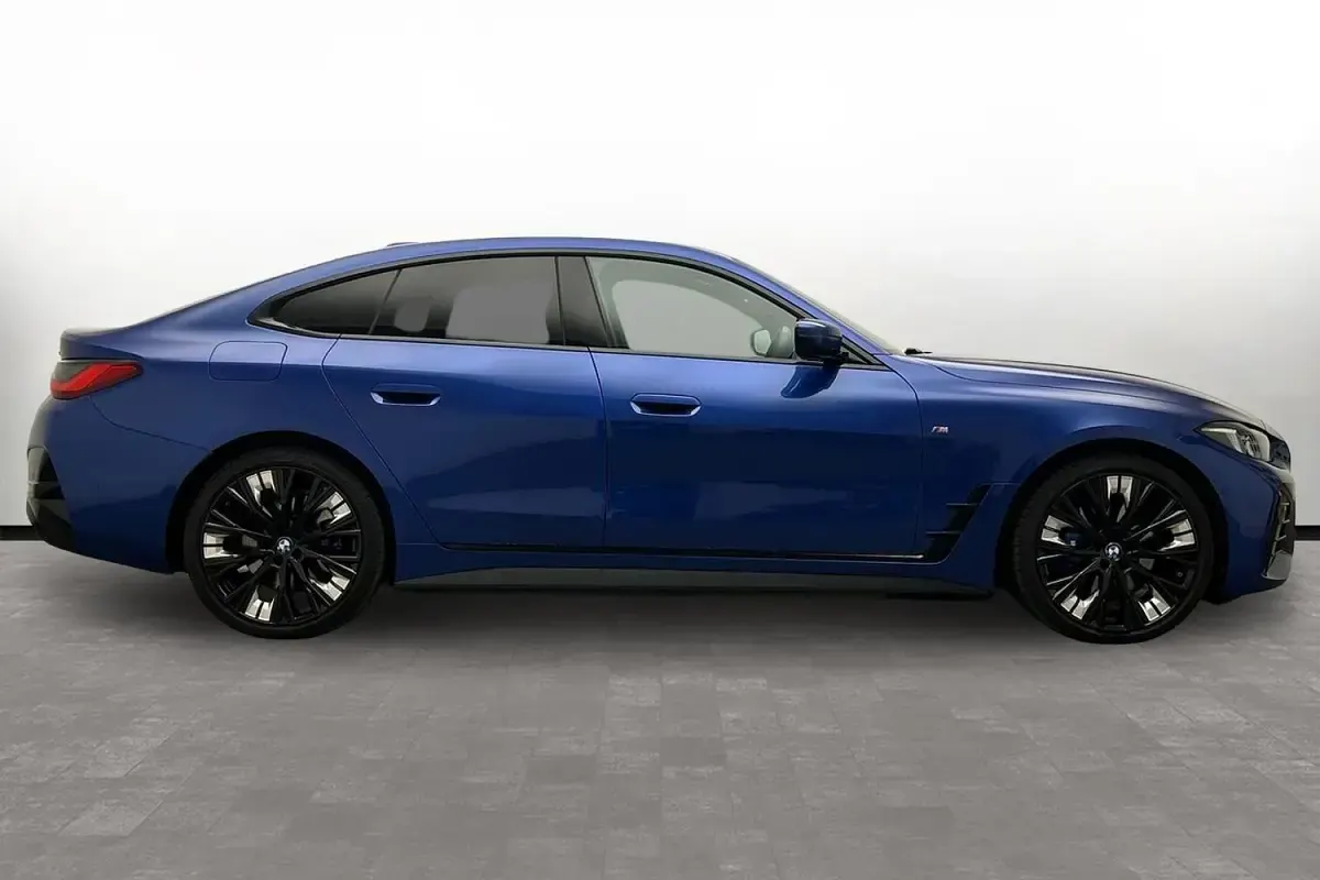 Usado BMW i4 M Sport 246 kW (335 CV) 2025 Azul Berlina