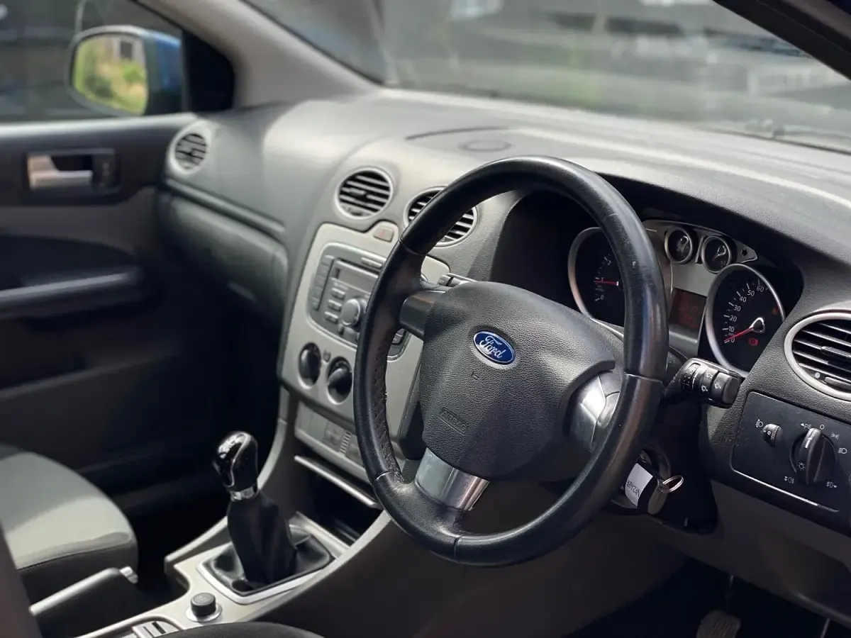 Used Ford Focus Zetec 2010 Blue Hatchback