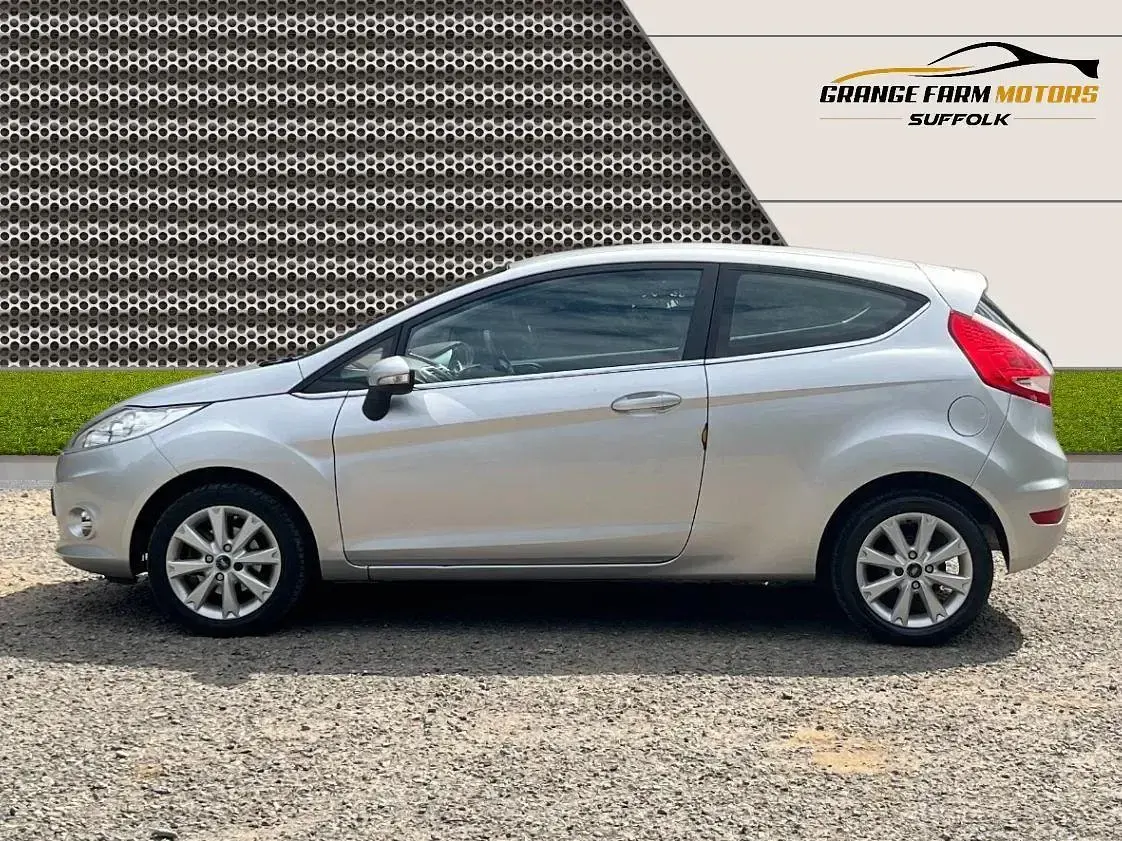 Used Ford Fiesta Zetec 81 HP (59 kW) 2011 Silver Hatchback