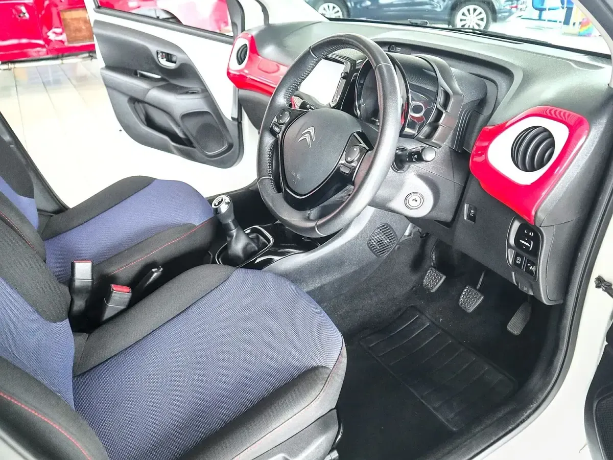 Used Citroën C1 70 HP (51 kW) 2021 White Hatchback