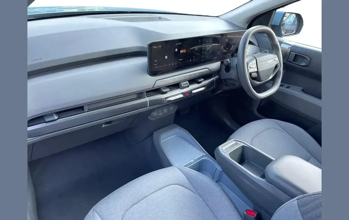 Begagnad Kia EV3 Air 147 kW (201 HK) 2025 Blå SUV
