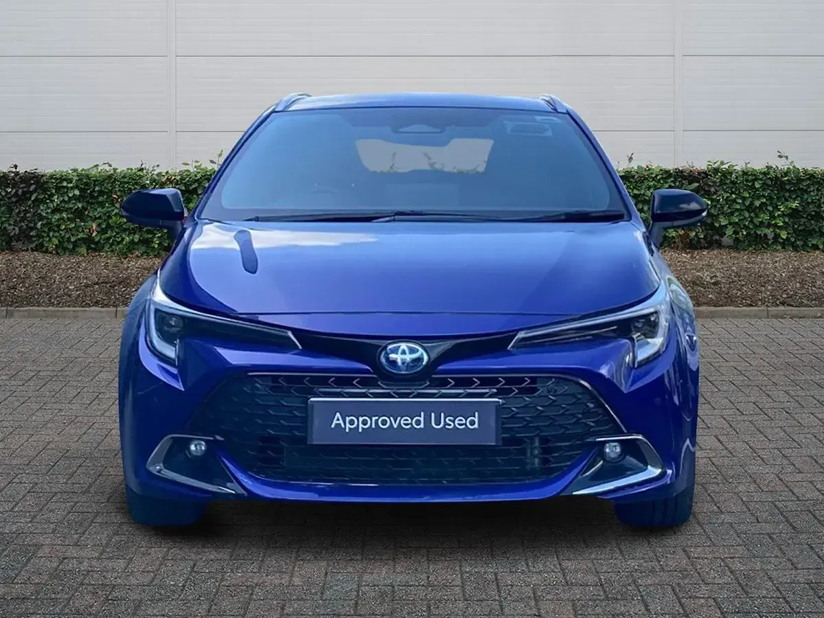 Used Toyota Corolla Design 140 HP (102 kW) 2025 Blue Estate