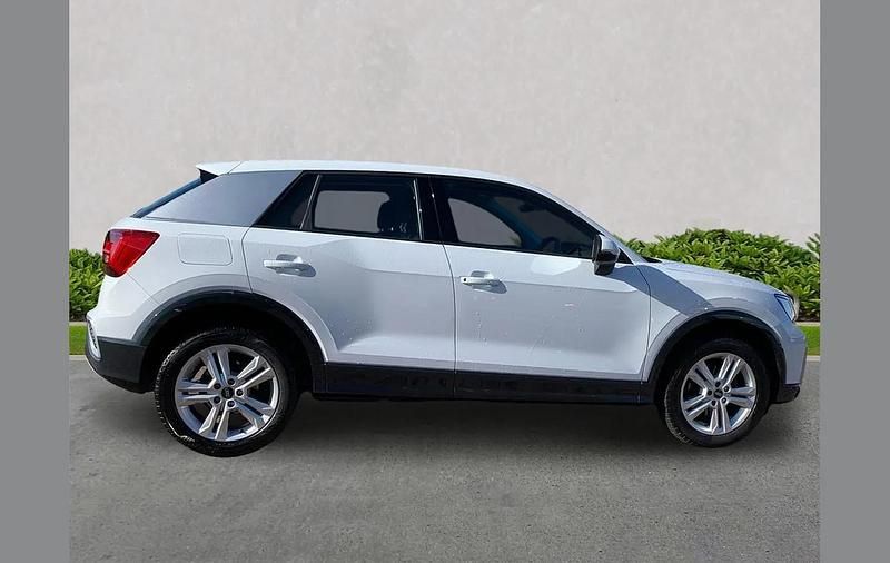 Używany Audi Q2 Sport 150 KM (110 kW) 2024 Biały SUV