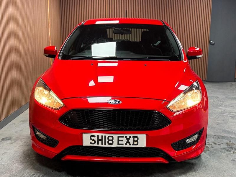 Used Ford Focus ST-Line 140 HP (102 kW) 2018 Red Hatchback