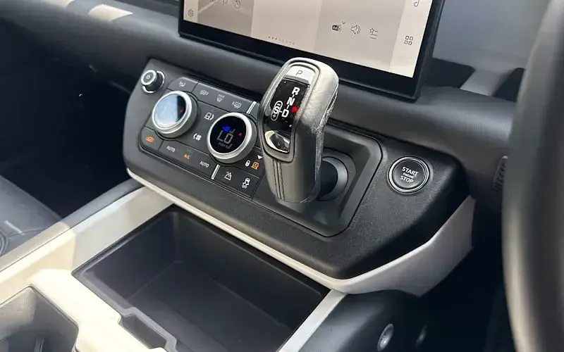 Used Land Rover Defender HSE Dynamic 249 HP (183 kW) 2024 Grey SUV