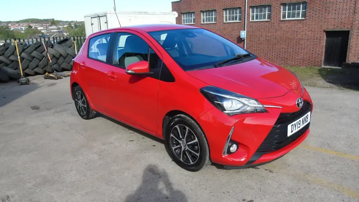 Used Toyota Yaris 111 HP (81 kW) 2019 Red Hatchback