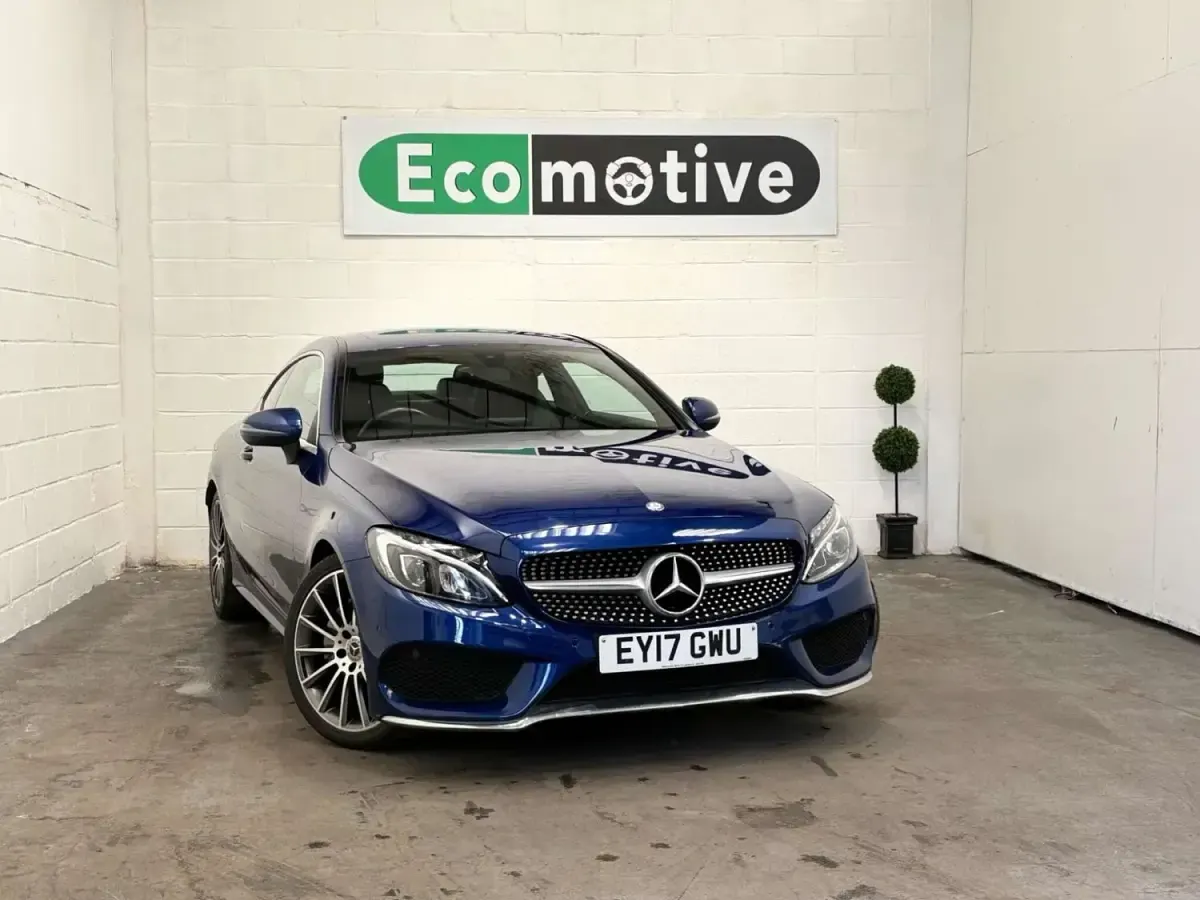 Usado Mercedes C220 AMG line 170 HP (125 kW) 2017 Azul Coupé