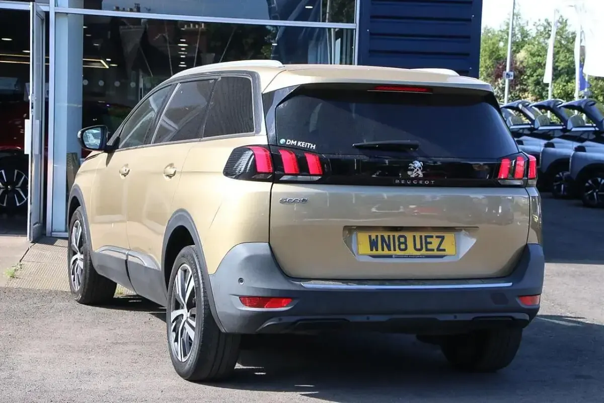 Used Peugeot 5008 Allure 129 HP (94 kW) 2018 Yellow SUV