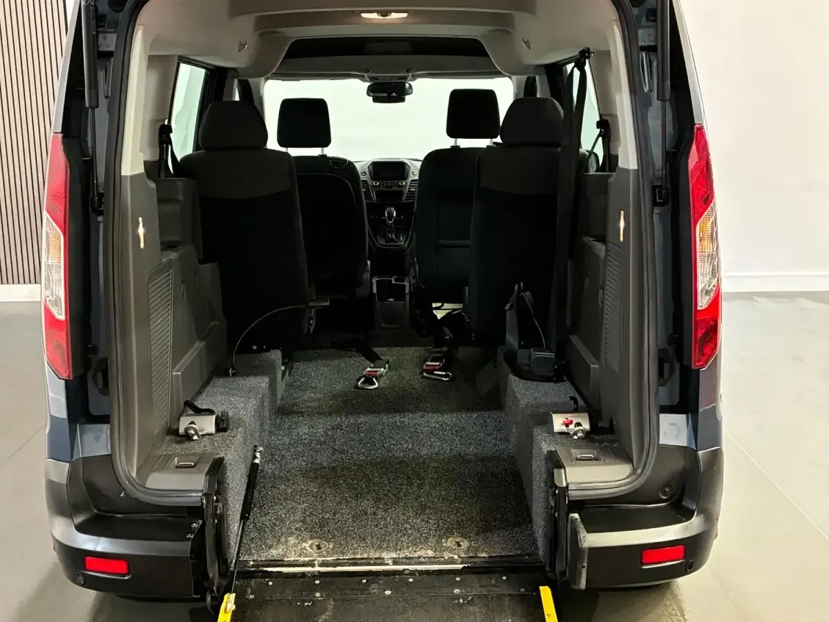 Used Ford Grand Tourneo Connect Zetec 100 HP (73 kW) 2020 Blue MPV
