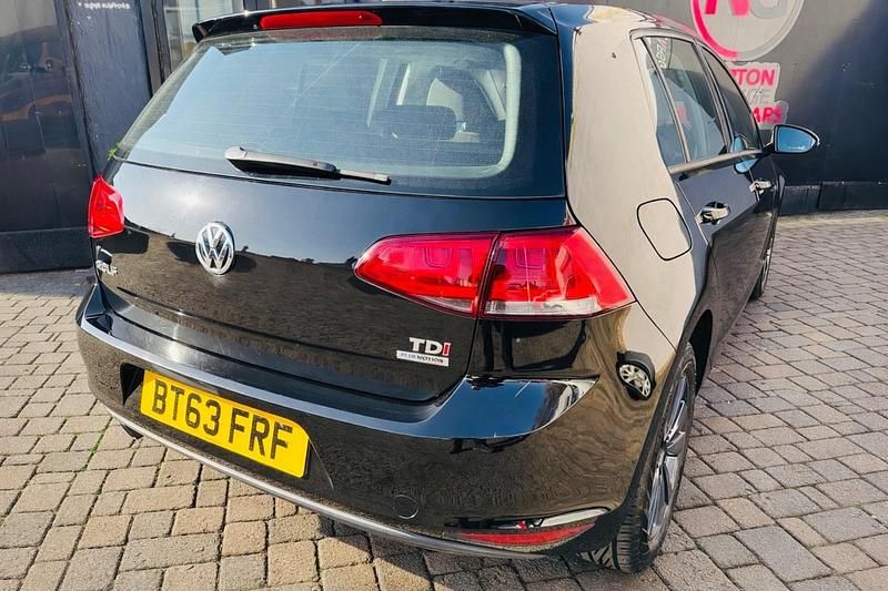 Second-hand VW Golf VII SE 105 CP (77 kW) 2014 Negru Hatchback